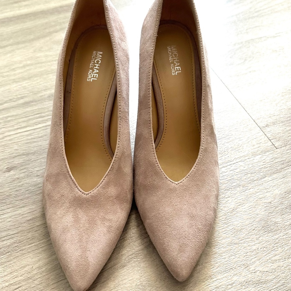 Michael Kors Lizzy Mid Suede Pump